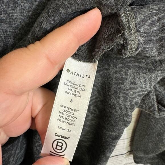 Athleta Studio to street all over print size small athletic pullover sweater - Picture 5 of 6